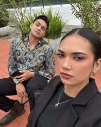 8 Potret 'Mesra' Haico Van Der Veken dan Jonas Rivano, Terlihat Romantis
