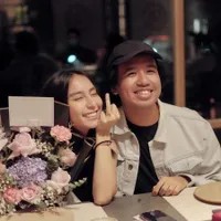 8 Potret Mesra Joshua Suherman dan Clairine Clay Usai Lamaran, Ciuman Hingga Dansa Romantis