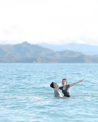 8 Potret Mesra Lady Nayoan dan Rendy Kjaernett Liburan di Pusat Laut Palu, Bak Lagi Bulan Madu