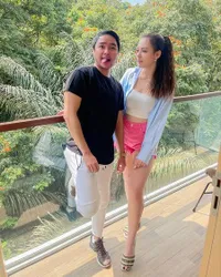 8 Potret Mesra Liburan Abash Eks Lucinta Luna dan Pacar Baru di Pulau Dewata, Ciuman Hot di Kolam Renang