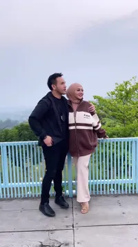 Siti Badriah - Via Vallen, 8 Potret Mesra Pedangdut Bersama Pasangan, yang Mana Pasangan Favorit Kalian?