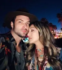 8 Potret Mesra Tia Azhari dan Suami Bule yang Jarang Terekspos, 15 Tahun Menikah dan Menetap di Amerika