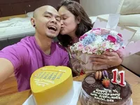 8 Potret Mesra Wendi Cagur dan Istri yang Jarang Terekspos, Ternyata Sudah 11 Tahun Menikah 