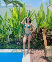 8 Potret Millen Cyrus dalam Balutan Berbagai Macam Bikini, Pose Berani nan Menggoda