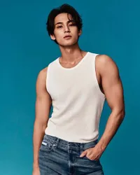 8 Potret Mingyu SEVENTEEN Photoshoot Bareng Calvin Klein, Akui Sempat Gugup Pamer Abs di Depan Staff