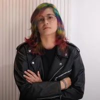 8 Potret Mita The Virgin Tampil Baru dengan Rambut Pelangi, Lama Gak Diwarnai