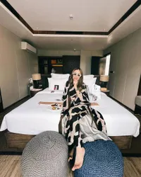 8 Potret Momo Geisha Liburan di Lombok Tanpa Suami dan Anak, Hot Mom Pamer Body Goals