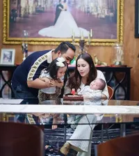 8 Potret Momo Geisha Rayakan Hari Ulang Tahun Pernikahan, Sederhana Bareng Suami dan 2 Anaknya