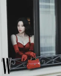 8 Potret Moon Ga Young Hadiri Event Dolce Gabbana di Milan, Visualnya Mewah Banget - Terlalu Unreal!