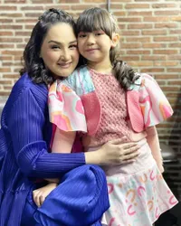 8 Potret Nala Kania Anak Mona Ratuliu yang Sudah Besar, Cantiknya Kebangetan