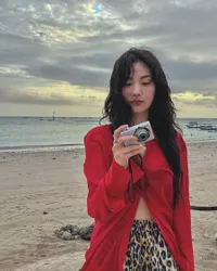 8 Potret Nana eks After School Liburan Seminggu di Bali, Pose Cantik di Pantai - Pamer Bikini Body