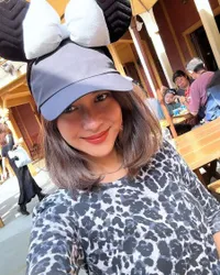 8 Potret Nana Mirdad & Anak Gadisnya Liburan Berdua Saja ke Disneyland Jepang, Bak Kakak Adik!