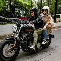 8 Potret Natasha Rizky Dibonceng Sosok yang Dikira Cowok Naik Moge, Outfitnya Dipuji Netizen