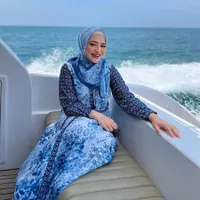 8 Potret Nathalie Holscher Jadi Model Koleksi Ivan Gunawan, Pakai Baju Couple Sama Frans Faisal - Asyik Kejar-kejaran di Pantai Saat Pemotretan