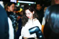 8 Potret Nayeon TWICE Tampil Dengan Rambut Keriting, Fans Makin Tergila-Gila