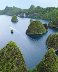 8 Potret Naysila Mirdad Jelajahi Raja Ampat, Impian Lama Terwujud - Sang Pacar Ikut Temani