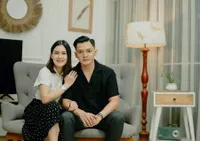 8 Potret Nella Kharisma dan Dory Harsa yang Makin Mesra Setelah Punya Anak, Netizen: Gendhis Mau Punya Adik Nih!
