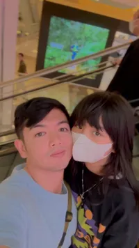 8 Potret Nicky Tirta Bareng Sang Anak yang Kini Sedang Beranjak Remaja, Sudah Seperti Pacaran 