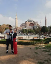 8 Potret Nikita Willy dan Indra Priawan Liburan ke Turki, Issa Gembira Main di Taman Umum Sederhana