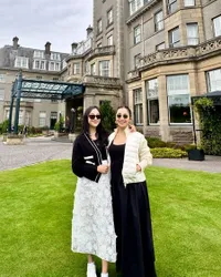 8 Potret Nikita Willy Liburan ke Cotswold-Inggris, Tetap Cantik Meski Ketiduran di Mobil Sambil Memangku Issa - Asyik Bermain di Peternakan