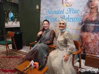 8 Potret Nini Carlina Comeback Lewat Single Religi 'Semesta Bersyukur', Jadi Bentuk Syiar dan Rasa Syukur
