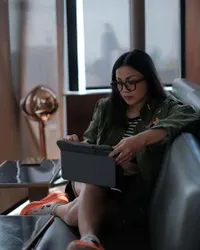 8 Potret Nirina Zubir Kini Genap Berusia 45 Tahun, Ungkap Rasa Syukur: Glad to Have One of My Dreams Becoming True