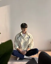 8 Potret Nostalgia Byeon Woo Seok di 'Lovely Runner', Rayakan Setahun Penayangan Perdana