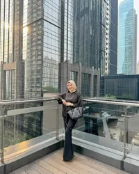 8 Potret Okie Agustina Makin Glowing Setelah Gugat Cerai Gunawan Dwi Cahyo, Cantik Memesona