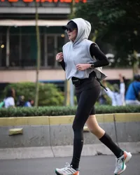 8 Potret Olla Ramlan yang Disebut Terlalu Kurus, Kaki Rampingnya Bikin Netizen Ngeri - Tulis Balasan Menohok