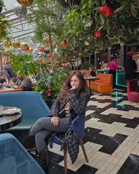 8 Potret OOTD Keluarga Wulan Guritno Kala Jalan-jalan di Inggris, Fashionable Semua
