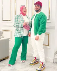 8 Potret OOTD Tasyi Athasyia dan Suaminya yang Selalu Kompak Kembaran Baju, Serasi Banget!