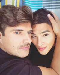 8 Potret Oscar Lawalata dan Kekasih Bulenya yang Isyaratkan Segera Menikah, Sudah Banjir Ucapan Selamat - Tetap Bahagia Meski Tuai Pro Kontra