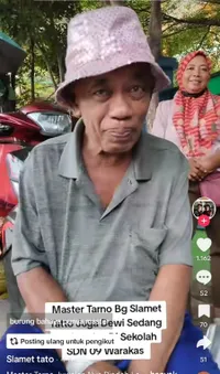 8 Potret Pak Tarno yang Kini Berjualan Mainan Sambil Pakai Kursi Roda di Depan Sekolah SD, Alami Stroke - Selalu Menangis Kala Ingat Awal Sakit