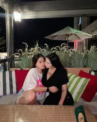 8 Potret Pamela Safitri dan Ovi Sovianti Duo Serigala Saat Foto Berdua yang Selalu Mesra, Lengket Bak Prangko - Berasa Kayak Pacaran