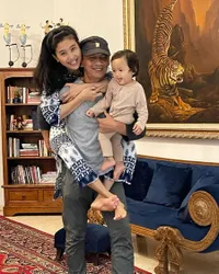 8 Potret Parenting Olivia Zalianty yang Berbeda, Kenalkan Anak pada Bung Karno Sampai Ajak ke Makam