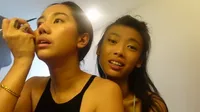 8 Potret Pasangan Sesama Jenis Chika Kinsky dan Yumi Kwandy Liburan Bareng ke Singapura, Pamer Kemesraan Meski Akui Belum Balik Pacaran Lagi