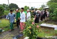 8 Potret Pemakaman Nurul Qomar, Isak Tangis Keluarga dan Sahabat Pecah saat Jenazah Menyatu Dengan Tanah