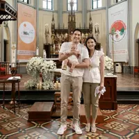 8 Potret Pembaptisan Anak Marcel Chandrawinata, Netizen Salfok ke Wajah Gemas Baby Archie - Semakin Gemoy