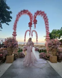 8 Potret Penampilan Adinia Wirasti di Hari Pernikahan, Cantik Menawan dalam Balutan Gaun Dusty Pink yang Mewah Abis - Motif Bordirnya Penuh Cerita 