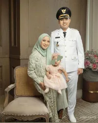 8 Potret Penampilan Anggun Chacha Frederica di Acara Pelantikan Sang Suami, Resmi Jadi Istri Bupati Kendal