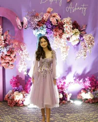 8 Potret Penampilan Sarah Menzel di Perayaan Ulang Tahun Ashanty, Cantiknya Natural bak Barbie