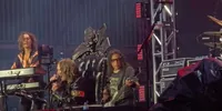 8 Potret Penampilan Terakhir Ozzy Osbourne di Konser, Tampil Sambil Duduk