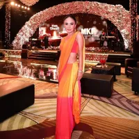 8 Potret Penampilan Yuni Shara di Momen Diwali, Pede Pamerkan Perut Rata serta Pinggang Kecil - Kecantikannya Beradu dengan Paramitha Rusady