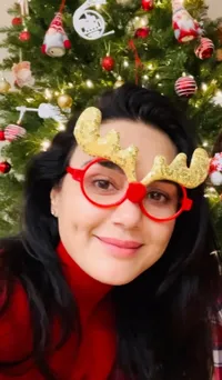 8 Potret Perayaan Natal Preity Zinta di Amerika Serikat, Anak Kembarnya Jadi Sorotan