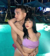 8 Potret Perayaan Tahun Baru Lucinta Luna di Bali, Mesra Bareng Fadly Faisal di Depan Rebecca Klopper - Disebut Undang Bencana