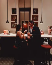 8 Potret Perayaan Ulang Tahun Janisaa Pradja, Dinner Romantis Hingga Cium Mesra Mike Lewis