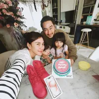 8 Potret Perayaan Ulang Tahun Syahnaz Sadiqah ke-30 Tahun, Diberi Kejutan Suami dan Anak - Dapet Hadiah Barang Serba Pink!
