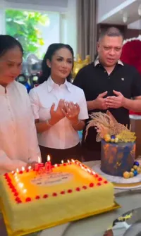 8 Potret Perayaan Ultah Raul Lemos Suami Kris Dayanti yang ke-54