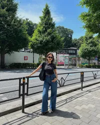 8 Potret Permesta Dhyaz Ajak Anaknya Liburan ke Tokyo, Hunting Skincare - Kunjungi DisneySea
