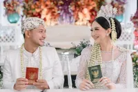 8 Potret Pernikahan Gian Zola Mantan Pacar Ghea Youbi, Sosok Istrinya Banjir Pujian Netizen